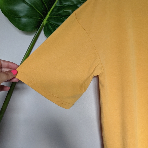 Yellow oversized boyfriend graphic tee - Picture 7 of 10